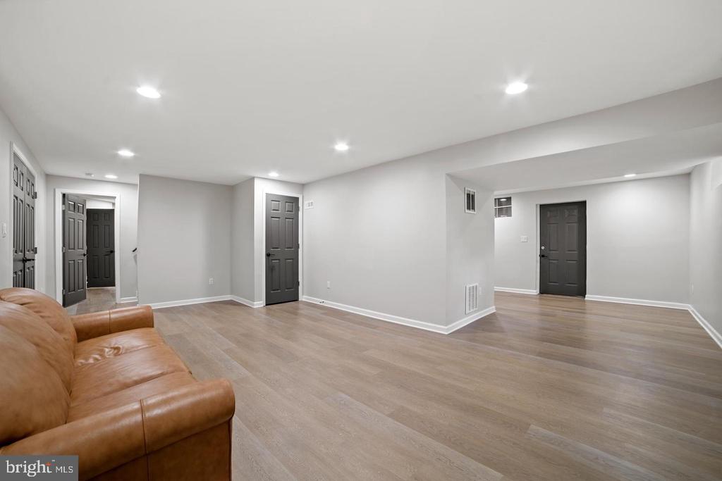 5309 TRACTOR LANE