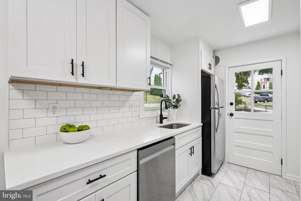 3300 BURGUNDY ROAD