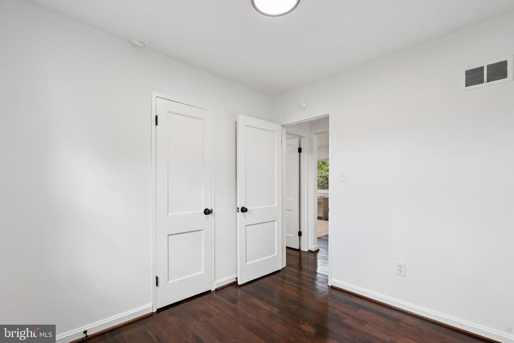 3300 BURGUNDY ROAD