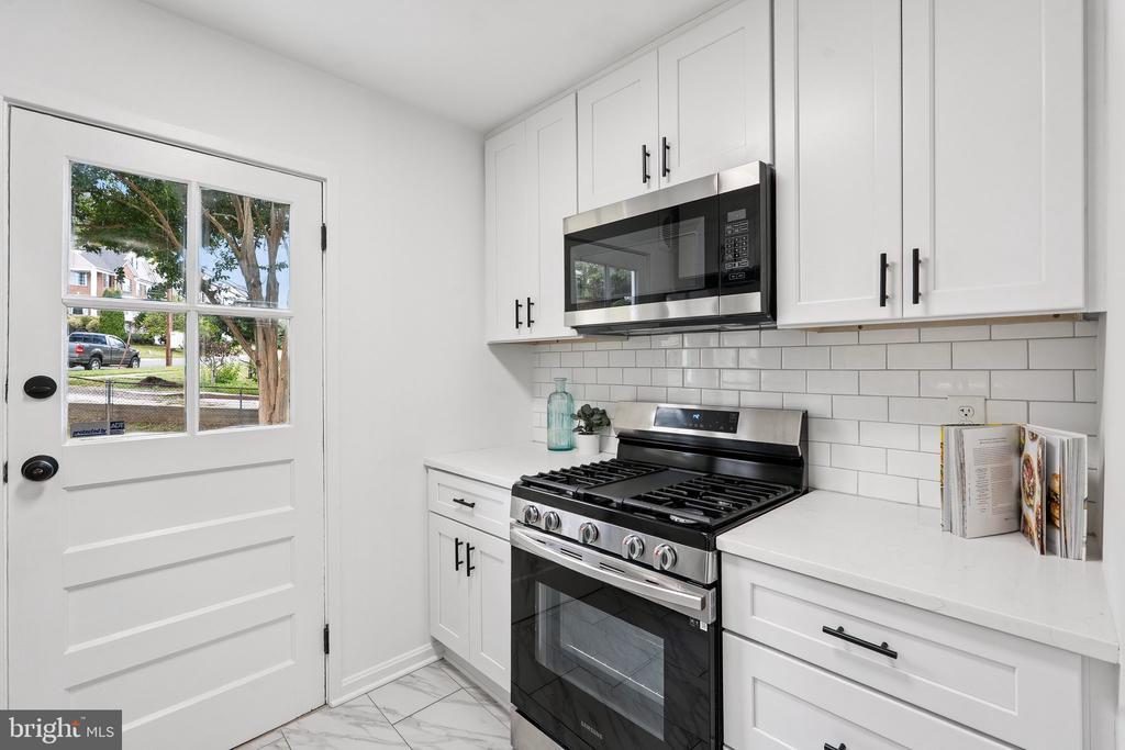 3300 BURGUNDY ROAD