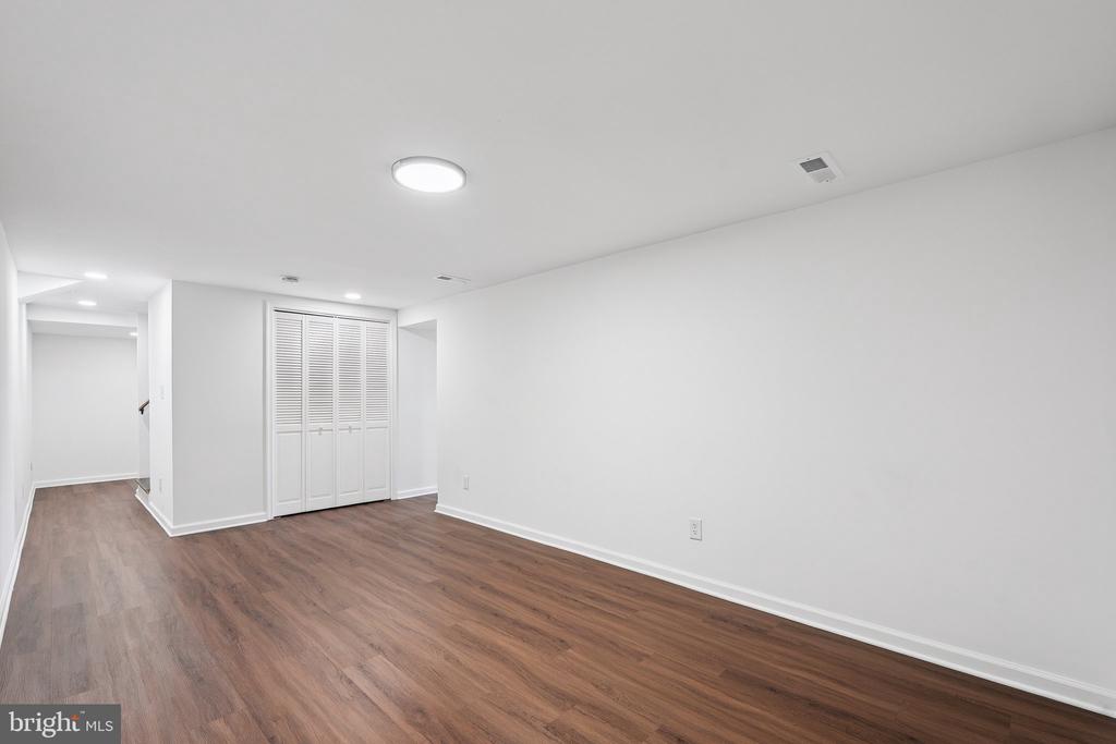 3300 BURGUNDY ROAD