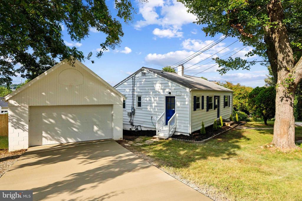 3300 BURGUNDY ROAD