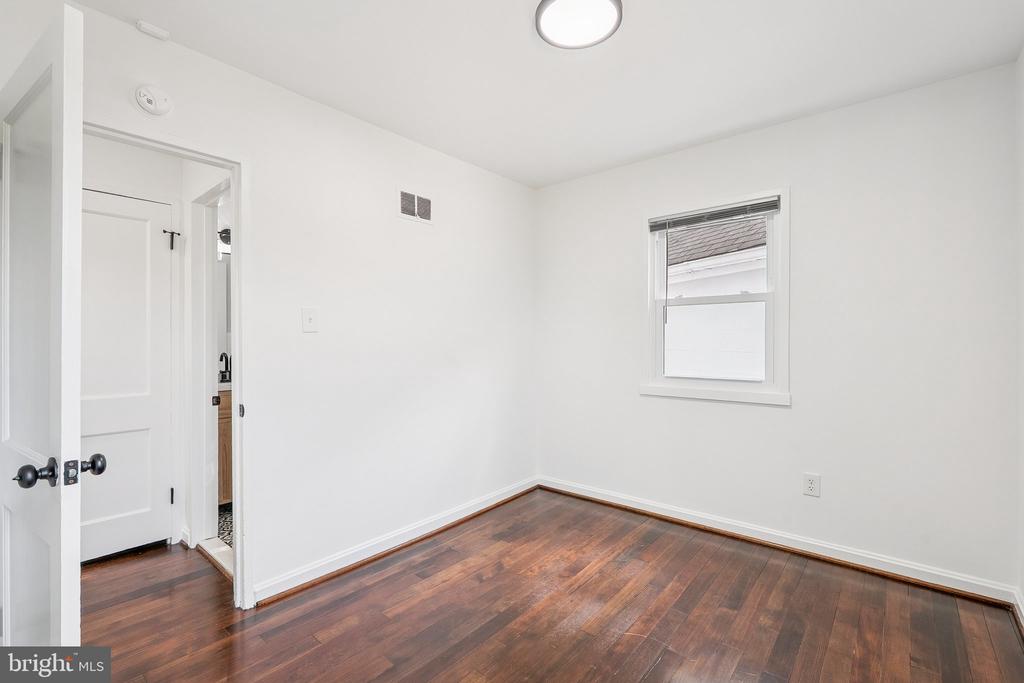 3300 BURGUNDY ROAD