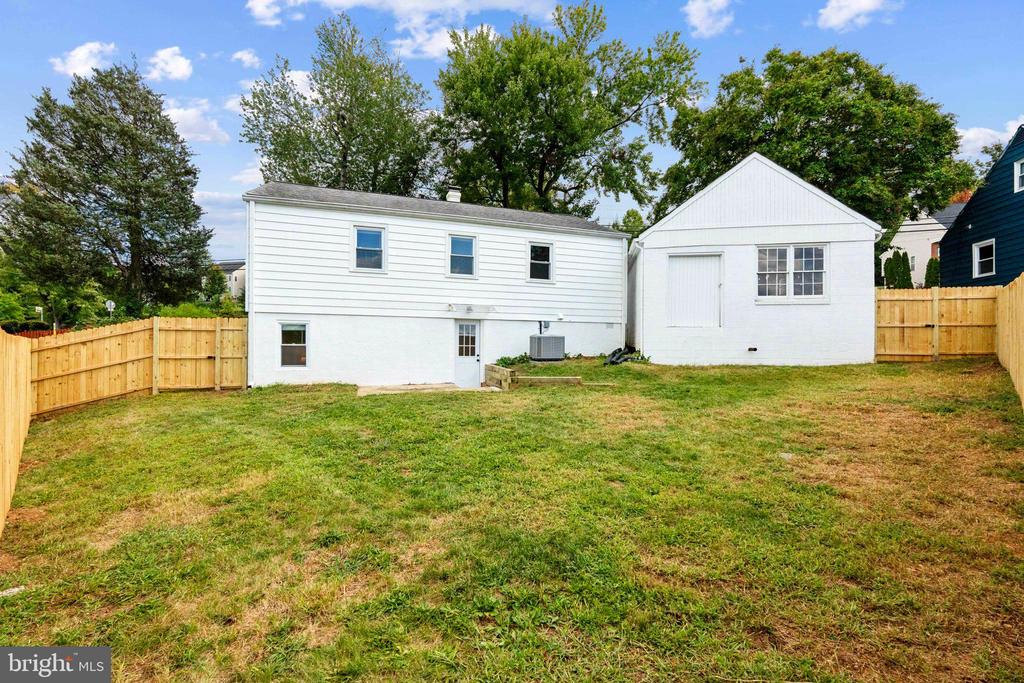 3300 BURGUNDY ROAD