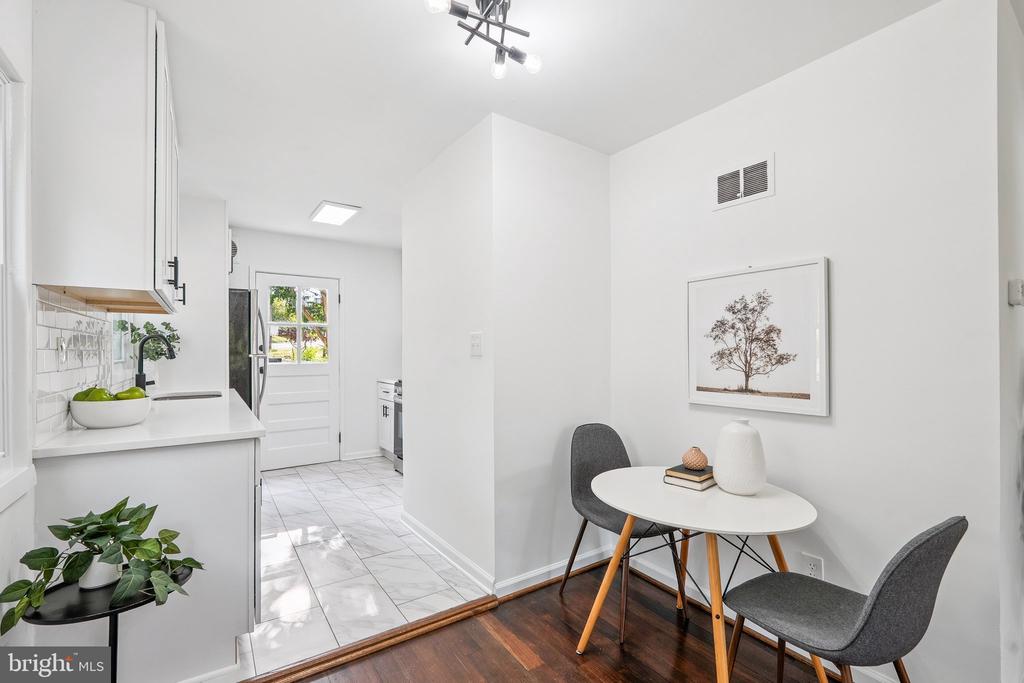 3300 BURGUNDY ROAD