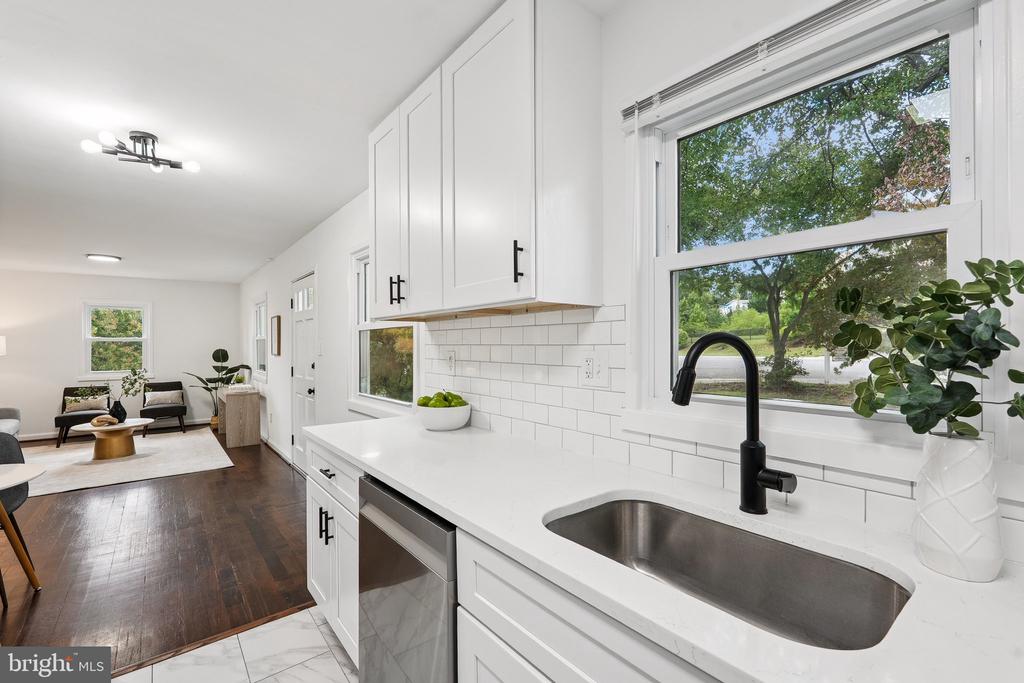 3300 BURGUNDY ROAD