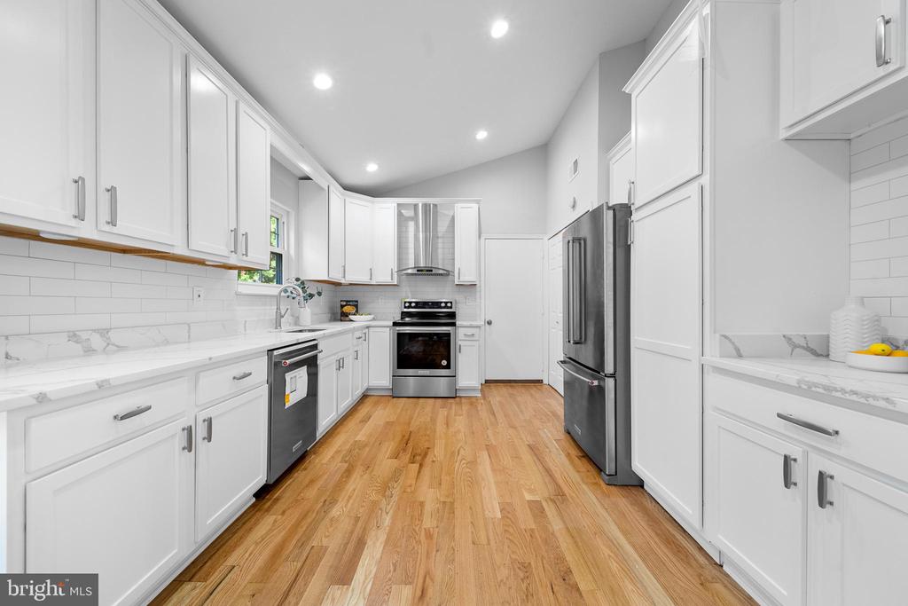 5506 GREAT TREE COURT