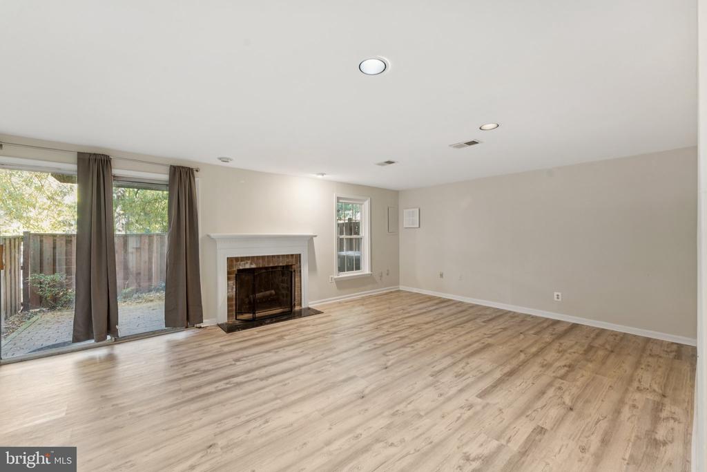 4024 NICHOLAS COURT