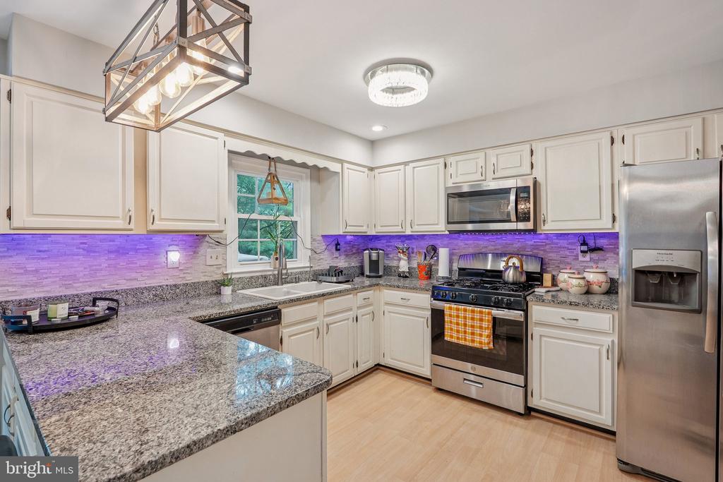 4024 NICHOLAS COURT