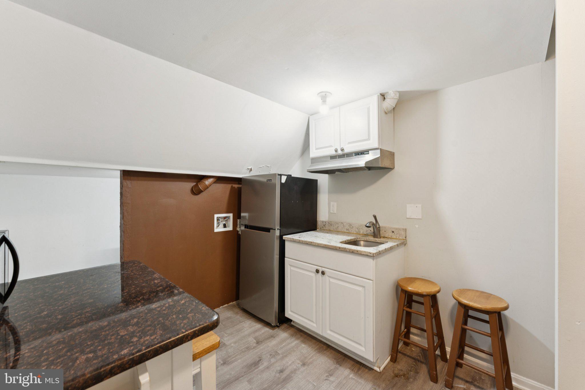 4024 NICHOLAS COURT