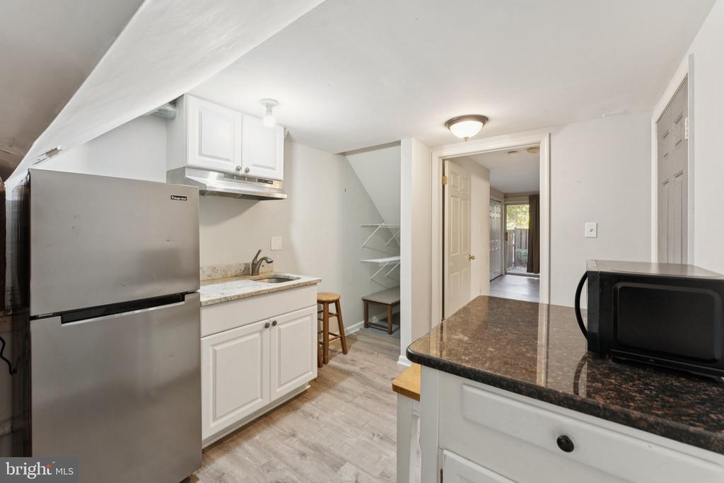 4024 NICHOLAS COURT