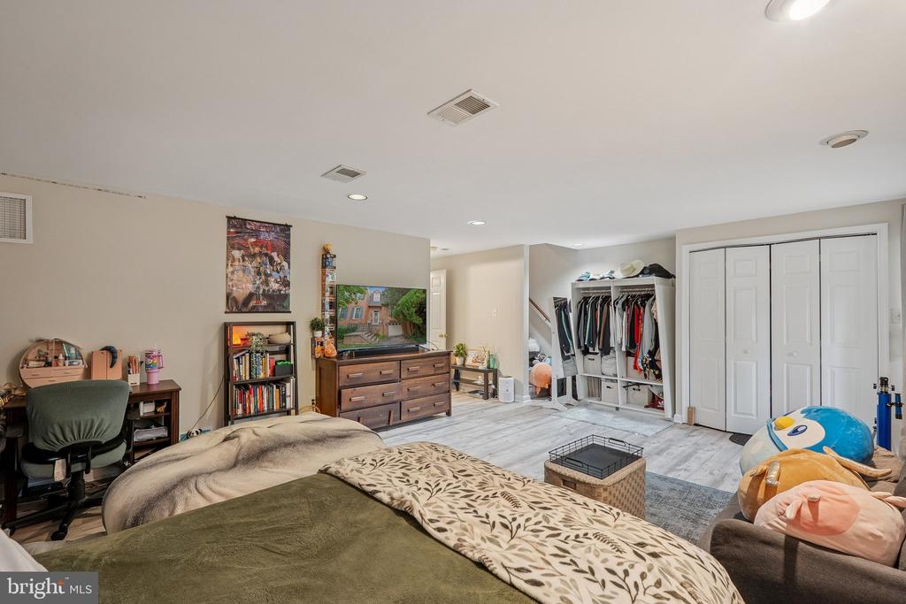 4024 NICHOLAS COURT
