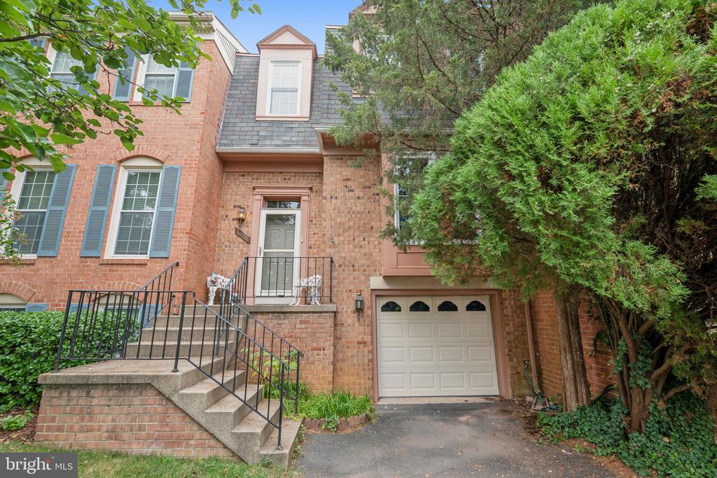 4024 NICHOLAS COURT