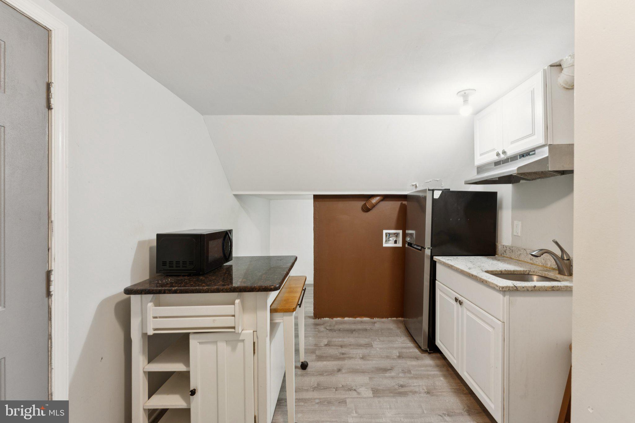 4024 NICHOLAS COURT