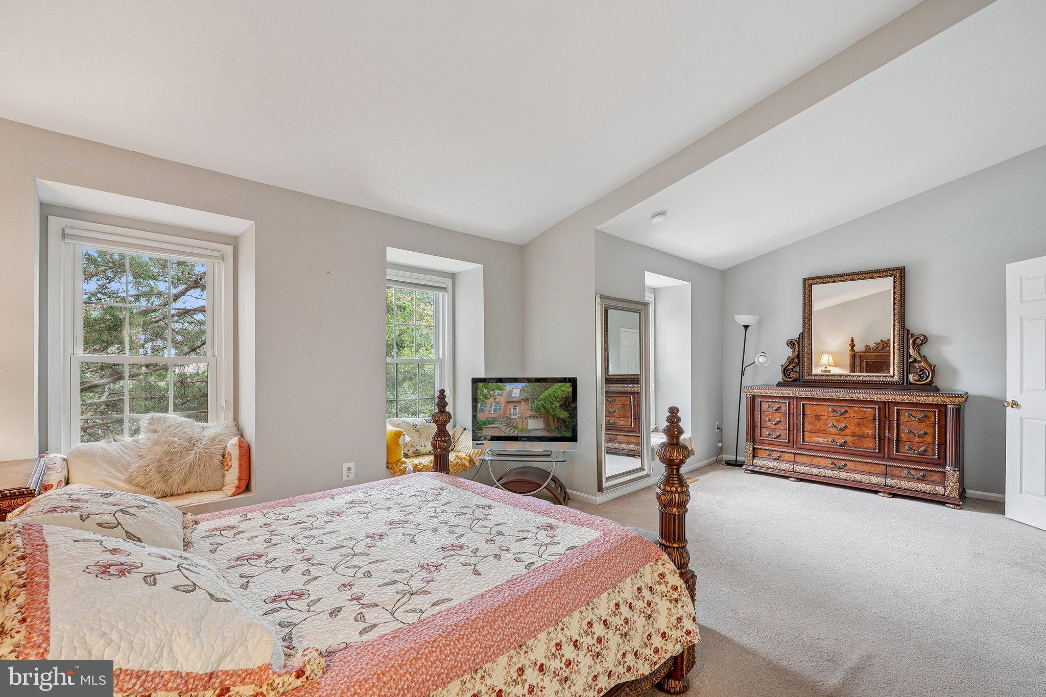 4024 NICHOLAS COURT
