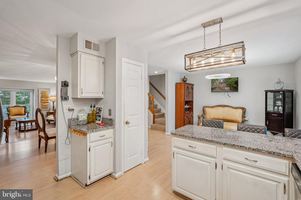 4024 NICHOLAS COURT
