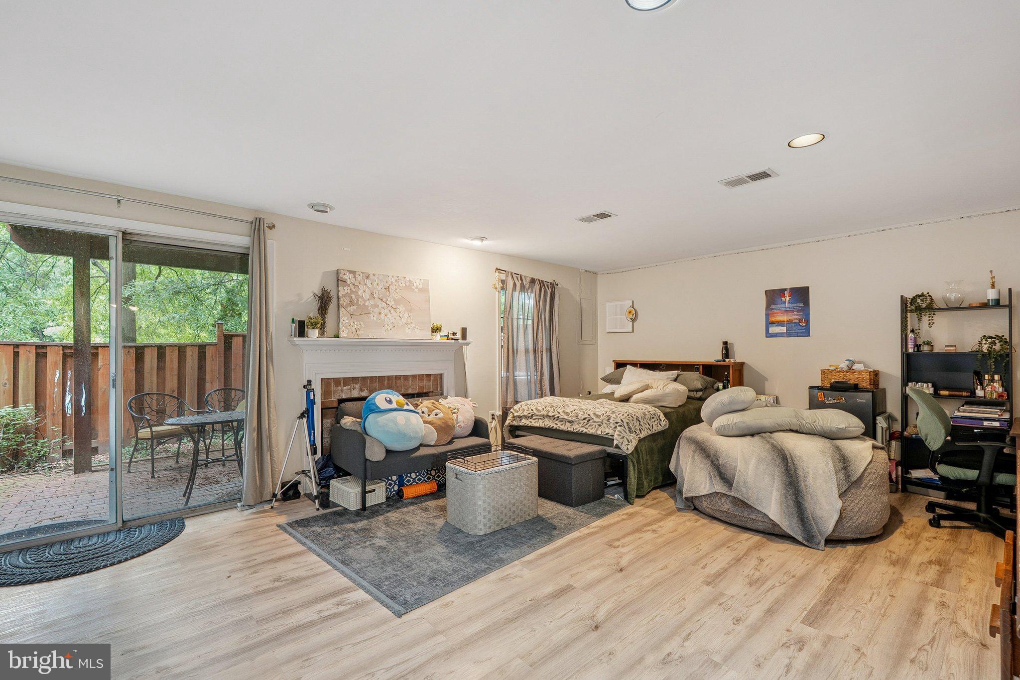 4024 NICHOLAS COURT