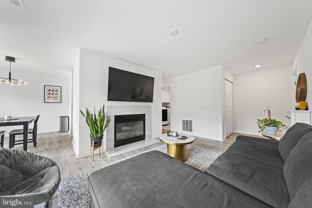 6425 RICHMOND HIGHWAY 201