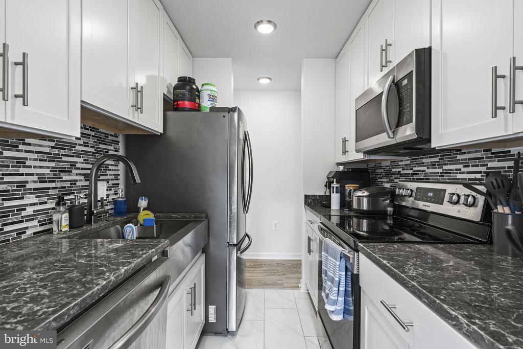 6425 RICHMOND HIGHWAY 201