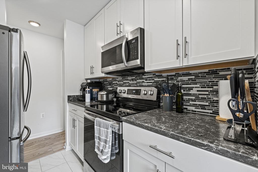 6425 RICHMOND HIGHWAY 201