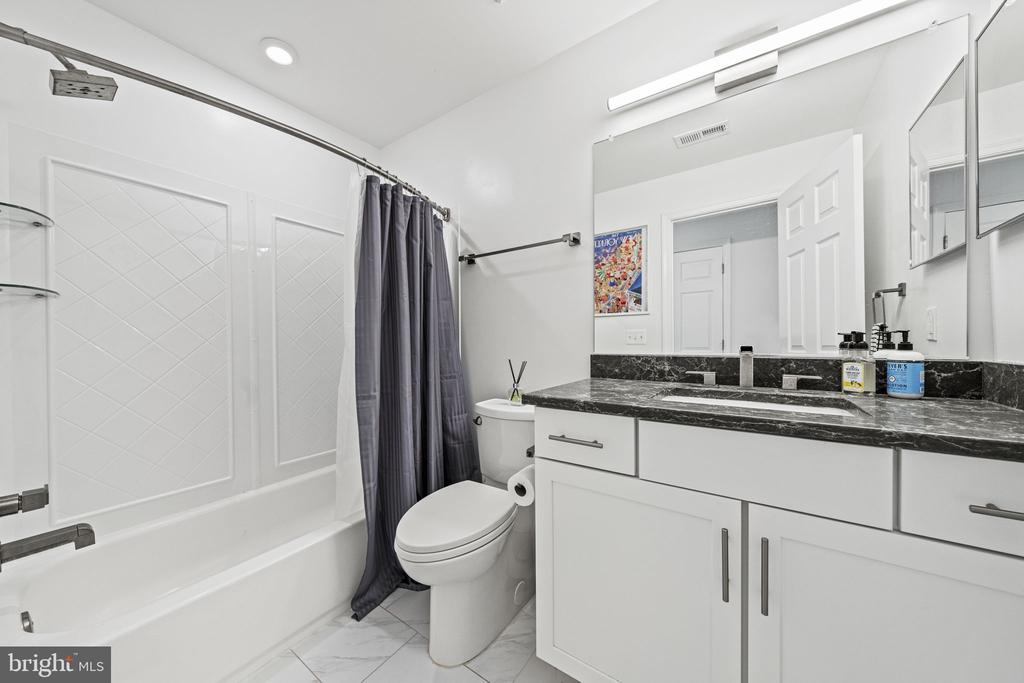 6425 RICHMOND HIGHWAY 201