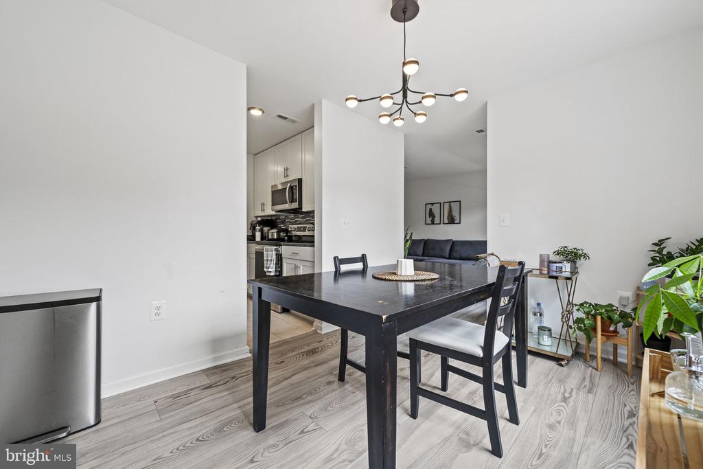 6425 RICHMOND HIGHWAY 201