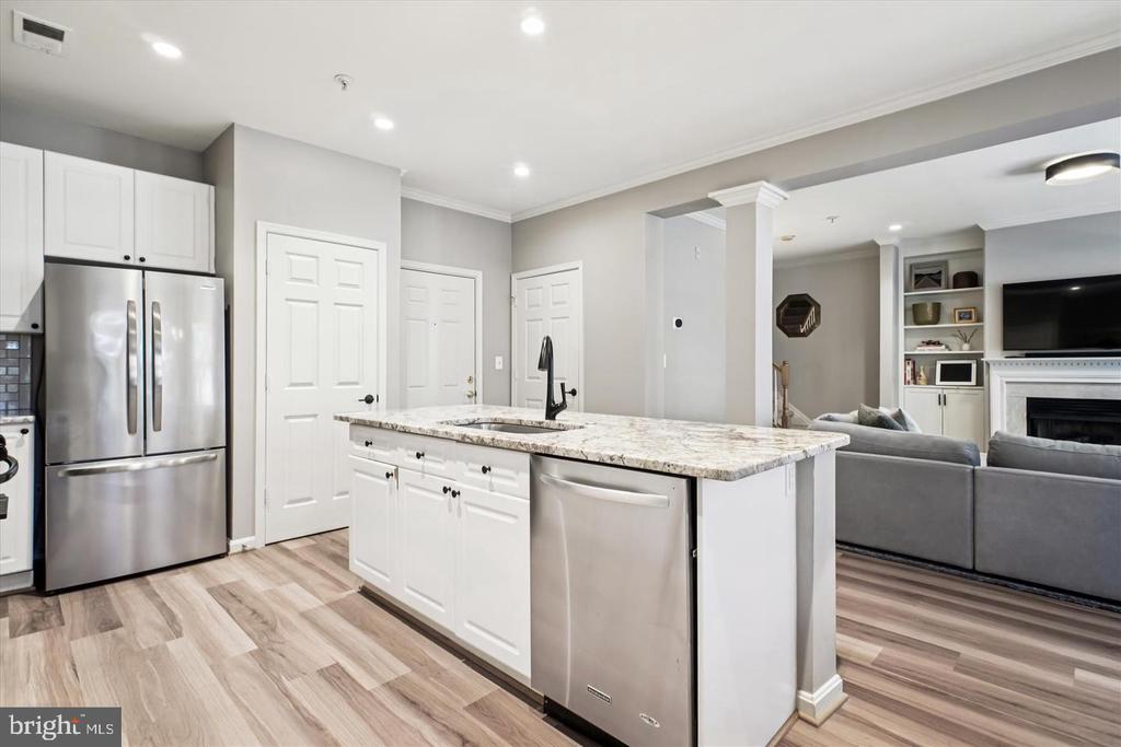 2663 MANHATTAN PLACE 310