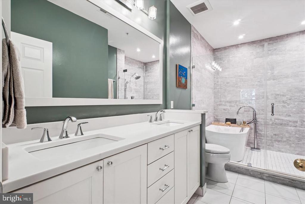 2663 MANHATTAN PLACE 310