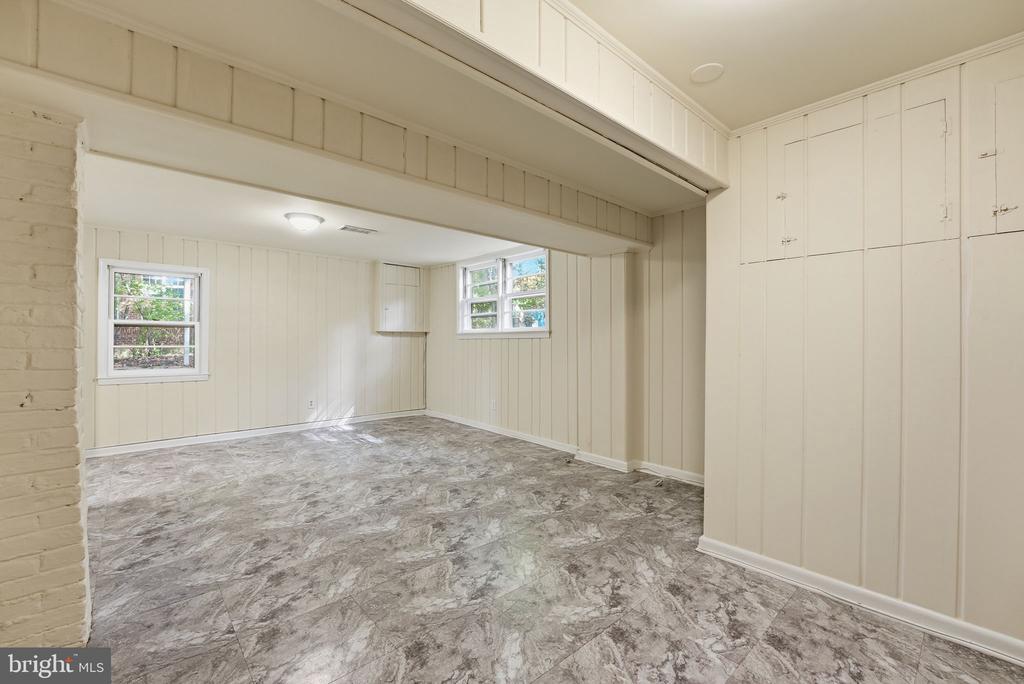 2904 SWANEE LANE