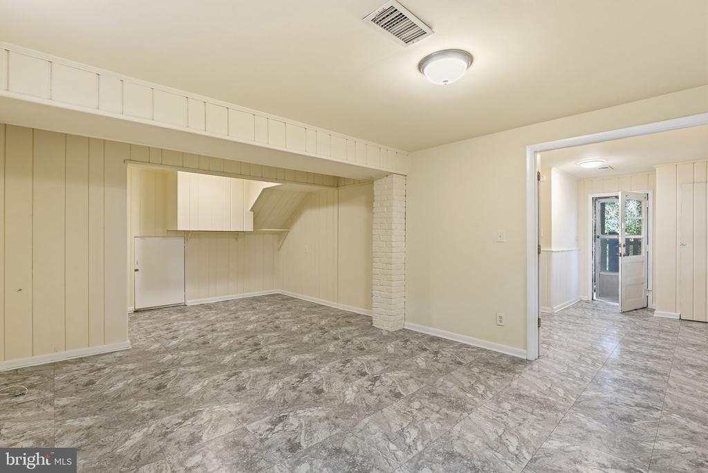 2904 SWANEE LANE