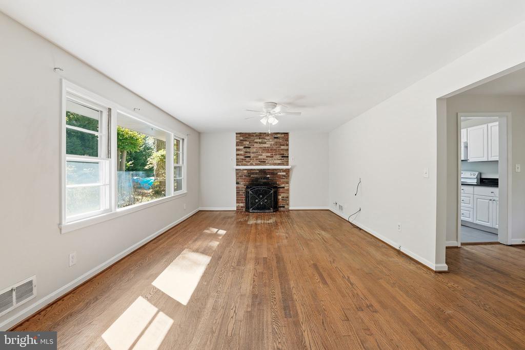 2904 SWANEE LANE