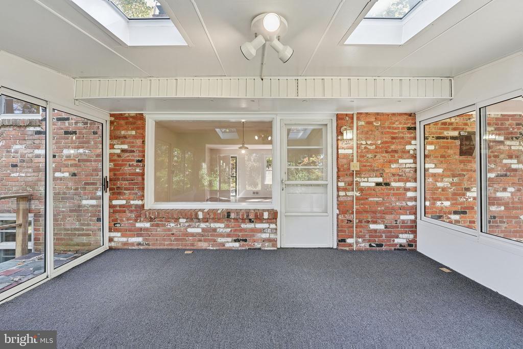 2904 SWANEE LANE