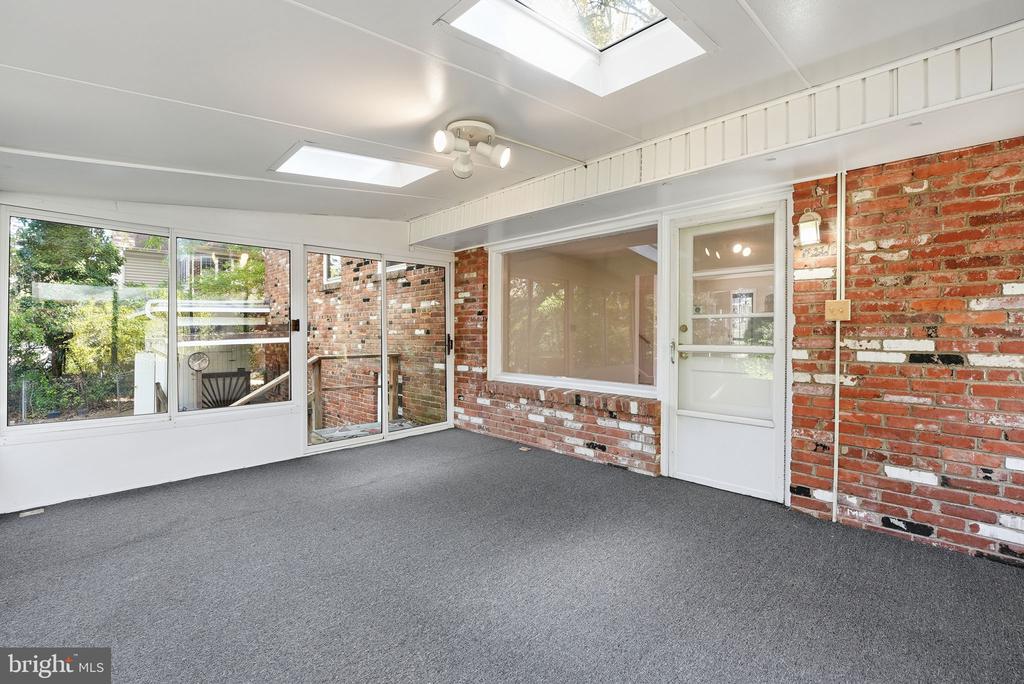 2904 SWANEE LANE