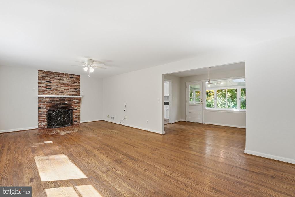 2904 SWANEE LANE