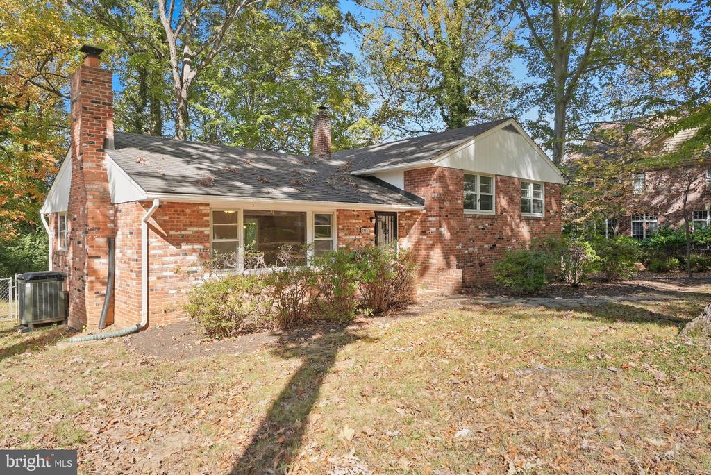 2904 SWANEE LANE