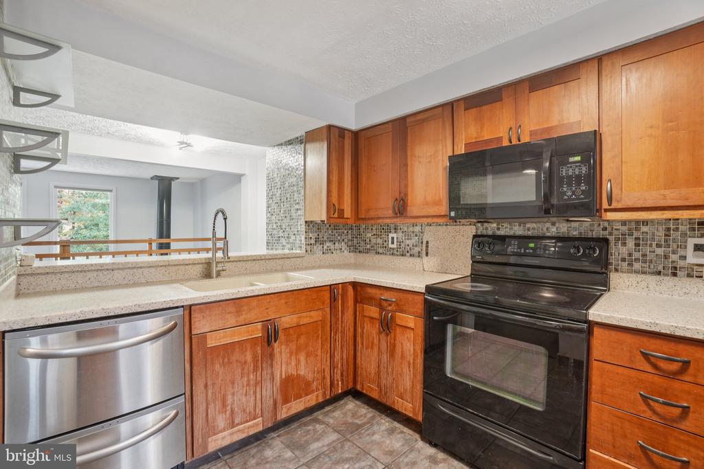 8474 SUGAR CREEK LANE