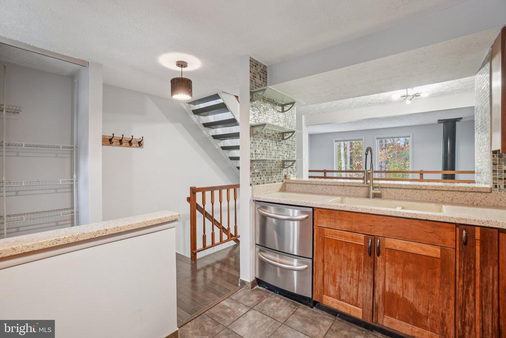 8474 SUGAR CREEK LANE