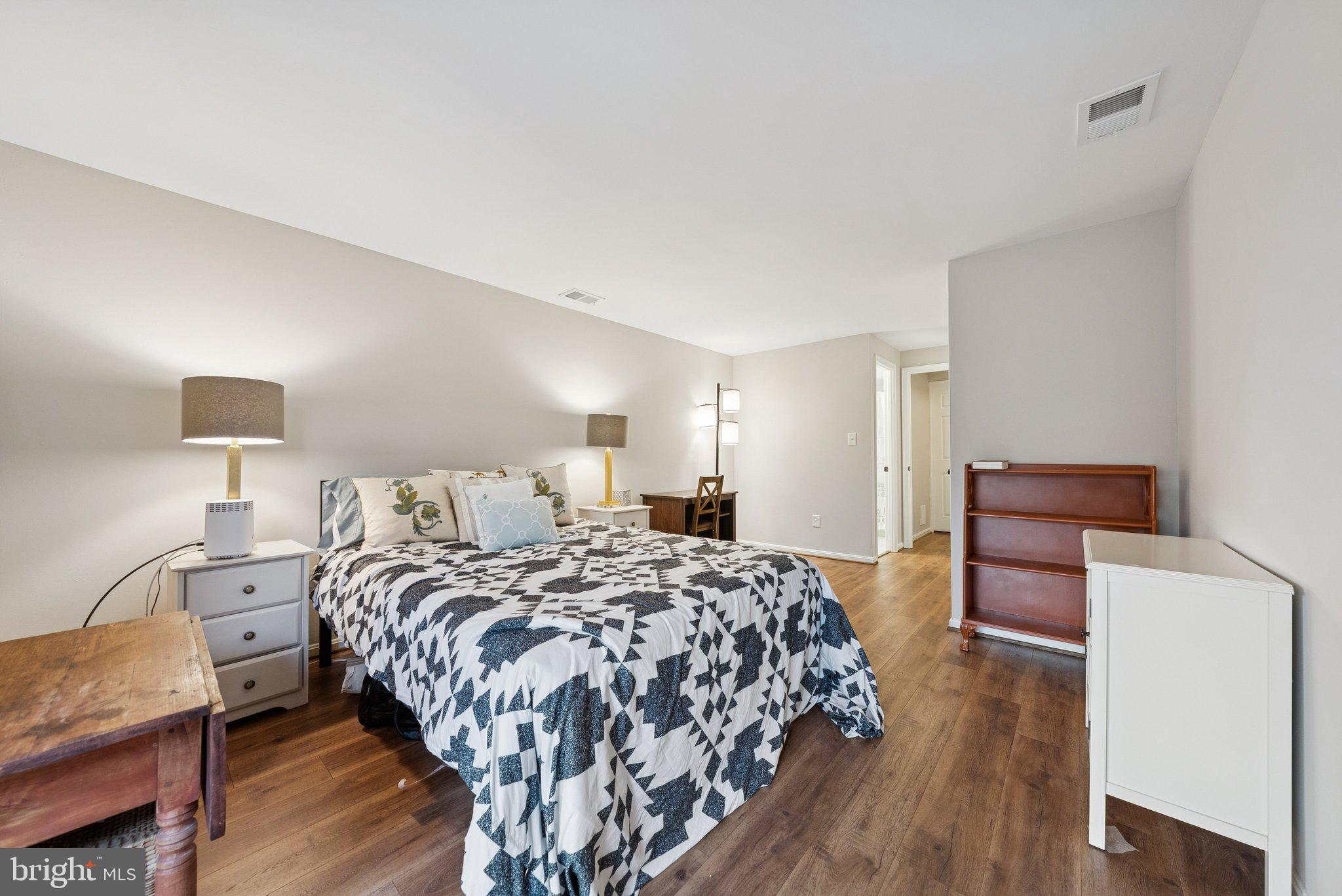 7307 CASTLEBERG COURT