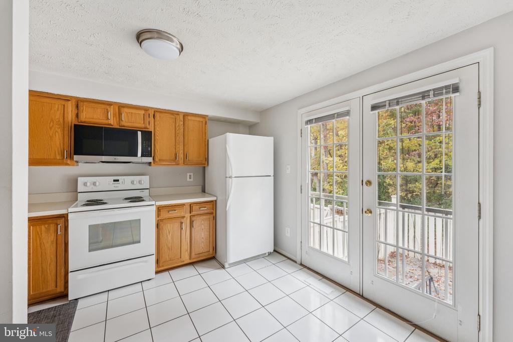 1581 WOODCREST DRIVE
