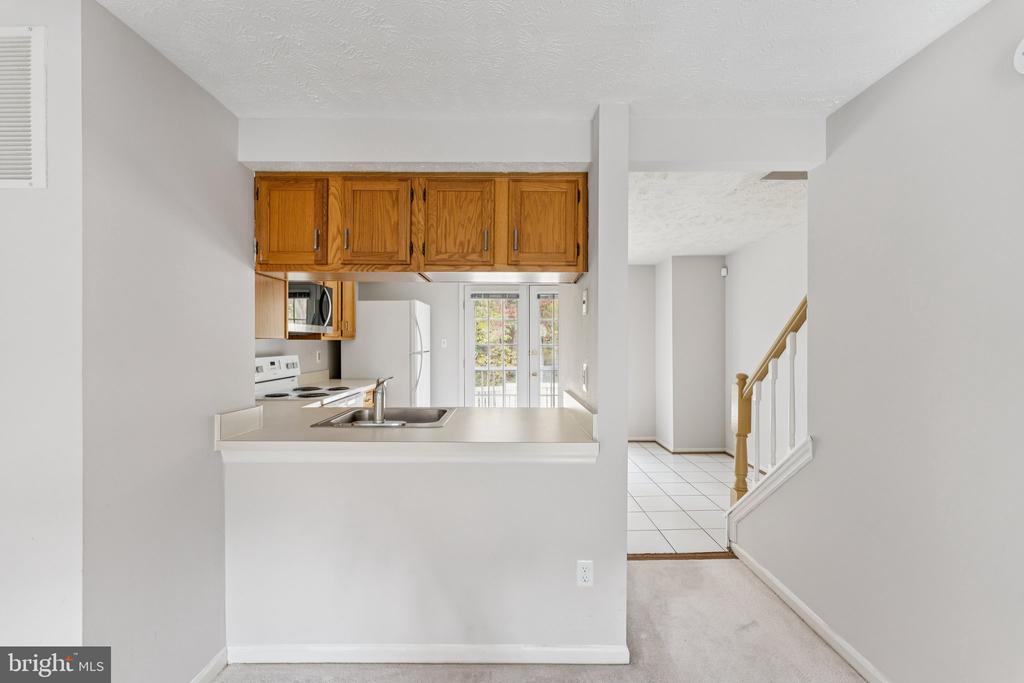 1581 WOODCREST DRIVE