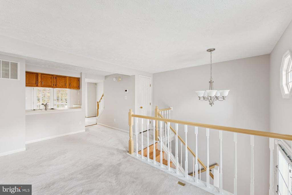 1581 WOODCREST DRIVE
