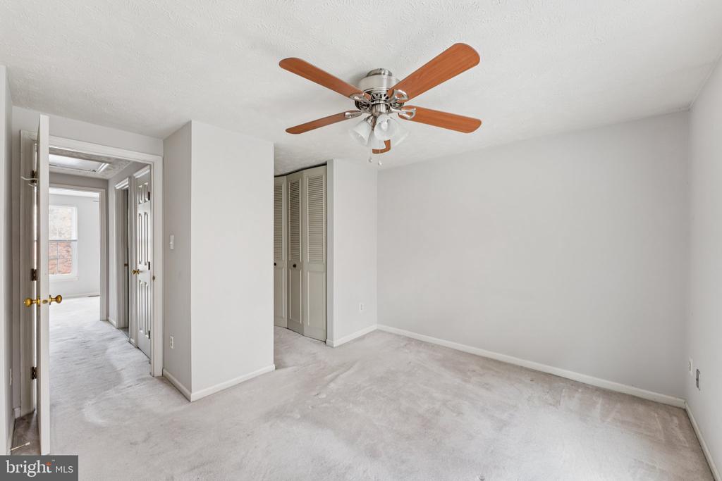 1581 WOODCREST DRIVE
