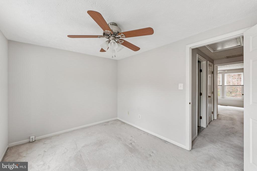 1581 WOODCREST DRIVE