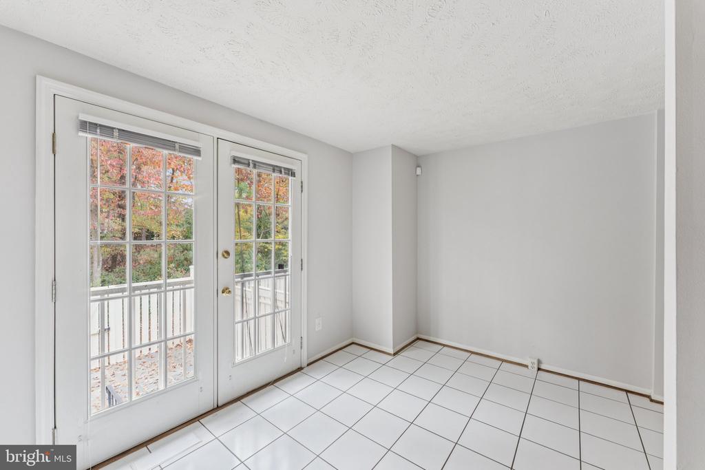 1581 WOODCREST DRIVE