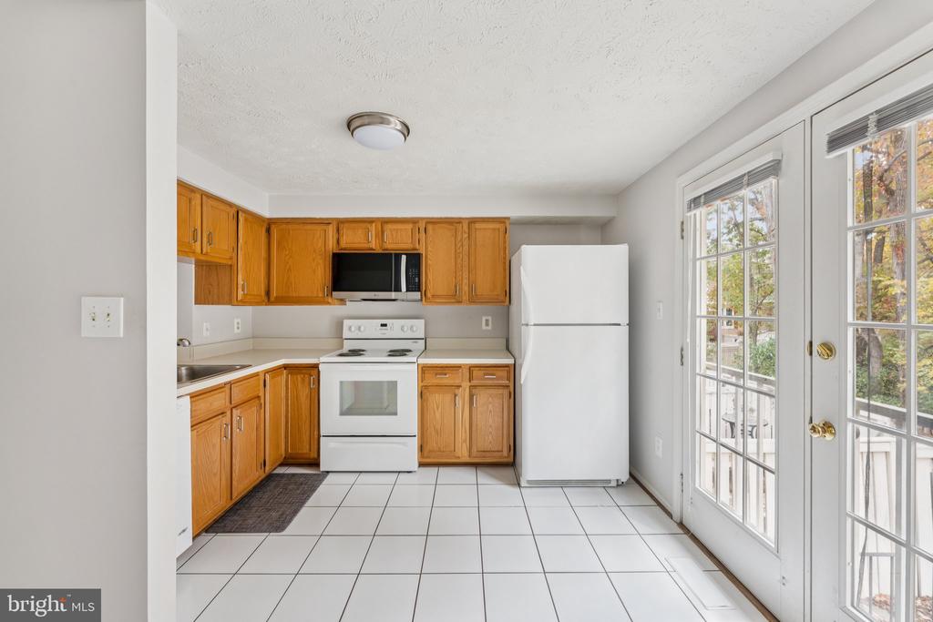 1581 WOODCREST DRIVE