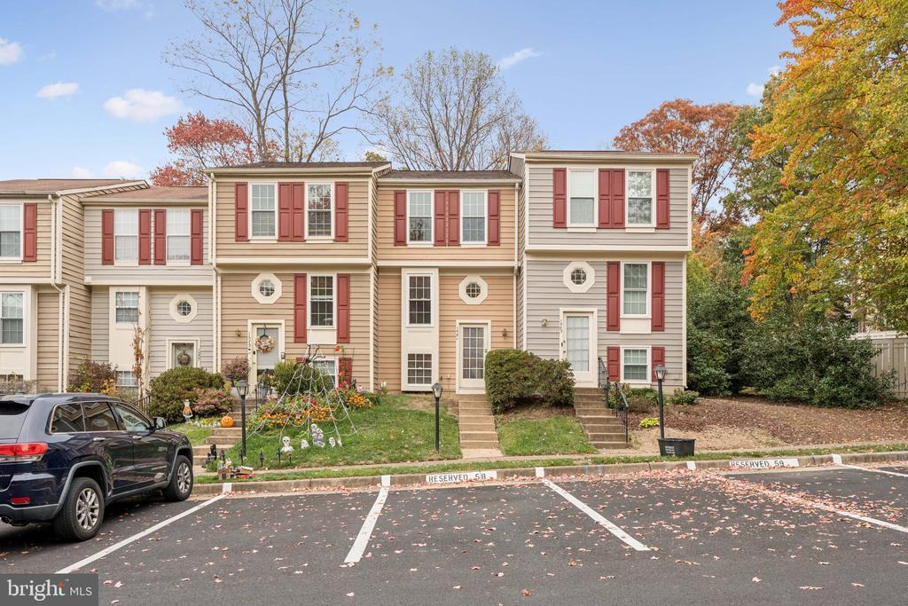 1581 WOODCREST DRIVE