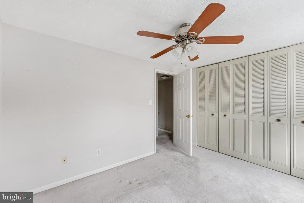 1581 WOODCREST DRIVE
