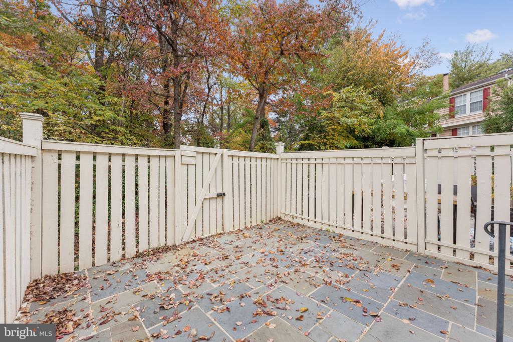 1581 WOODCREST DRIVE
