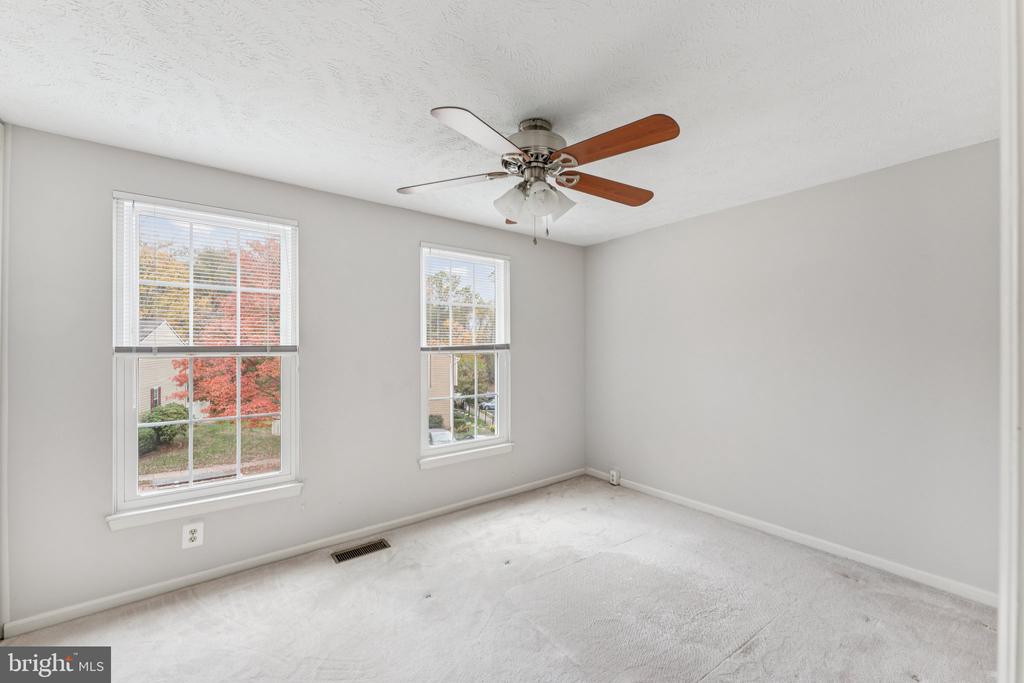 1581 WOODCREST DRIVE