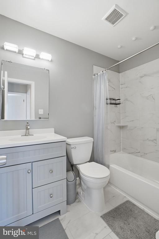 9175 BROKEN OAK PLACE 39B